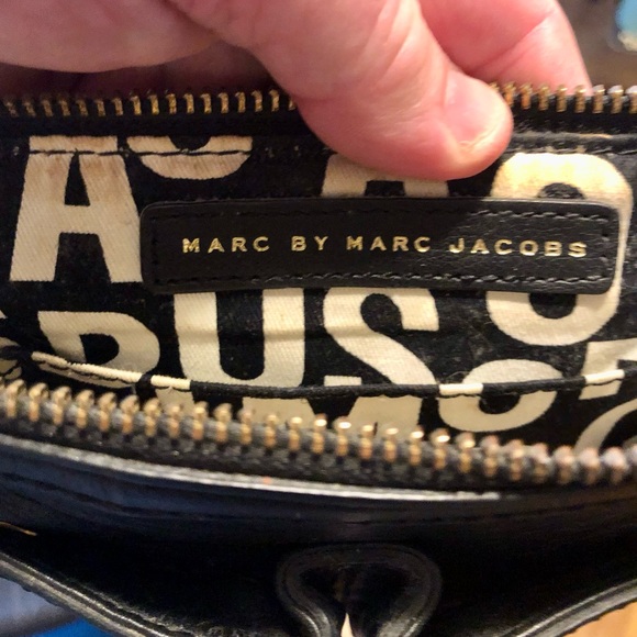 🎉 VINTAGE MARC BY MARC JACOBS BLK LEATHER TURNLOCK CROSSBODY! 😍 - Picture 4 of 13
